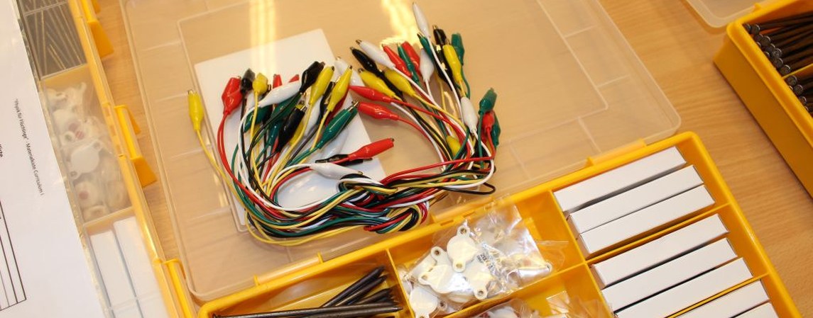 Inhalt der Experimentierkiste Elektrische Stromkreise