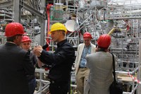 Max-Planck-Institut für Plasmaphysik - vorm Wendelstein 7-X DPG-Pressereise Bremerhaven (© DPG / Dohrmann 2016)