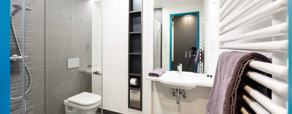 Badezimmer eines Zimmers im Gästehaus