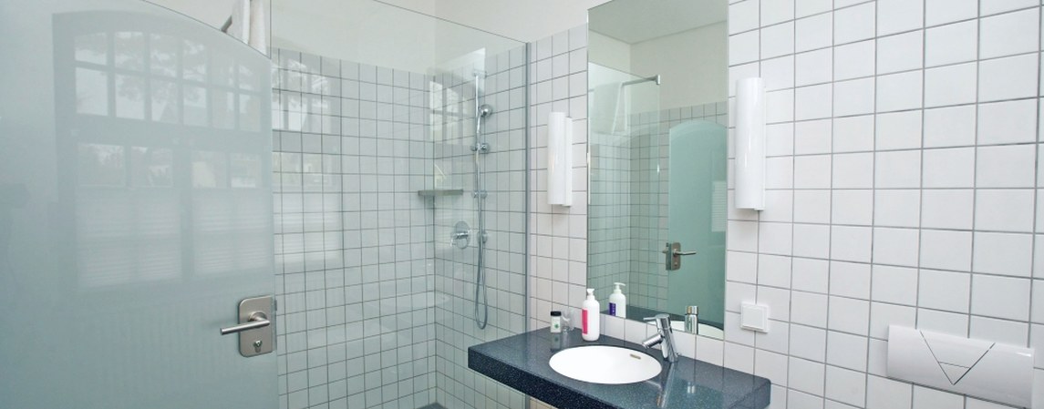 Badezimmer eines Zimmers im Stiftshaus des Physikzentrum Bad Honnef