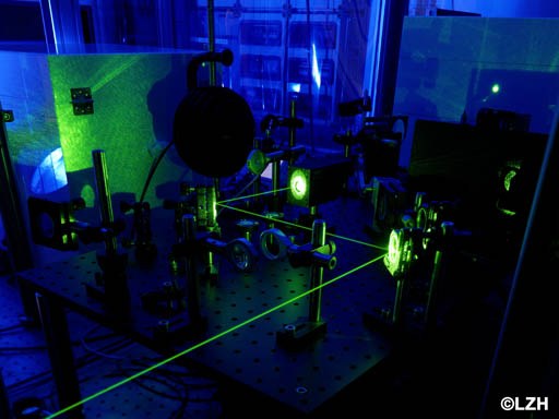 LZH_0212_30273_Fotograf2011_klein.jpg Optischer Messaufbau zur Bestimmung der laserinduzierten Absorption mittels Laserkalorimetrie