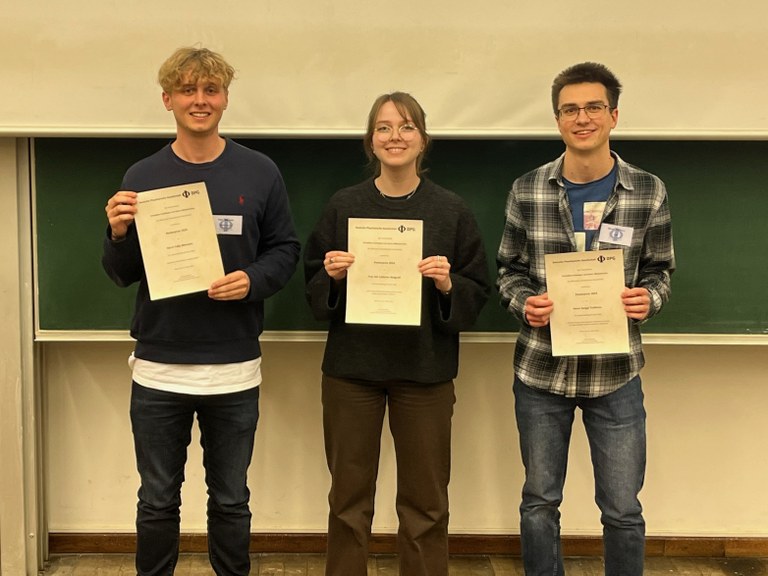 Verleihung des (K)FM-Posterpreises auf der DPG-Frühjahrstagung in Berlin 2024 kfm_posterpreis_gewinner_2024.jpeg