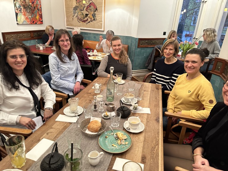 Stammtisch_Pic_Backgraiund_Editted.jpg Stammtisch_Pic_Backgraiund_Editted.jpg