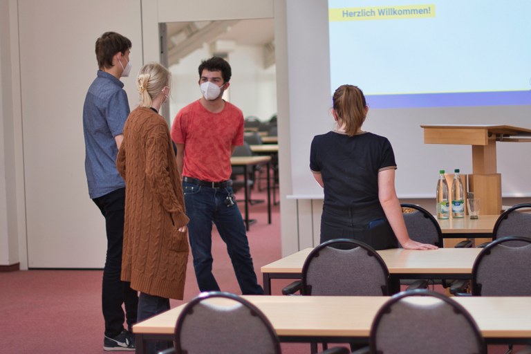 die Regionalgruppe vor dem Vortrag