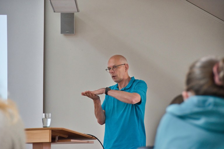 PD Dr. Henk während des Vortrages 