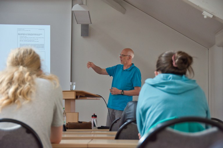 PD Dr. Henk während des Vortrages