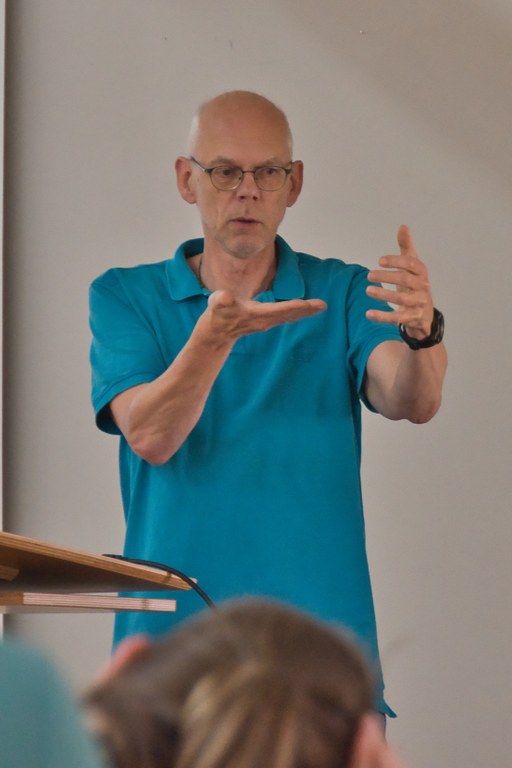 PD Dr. Henk während des Vortrages