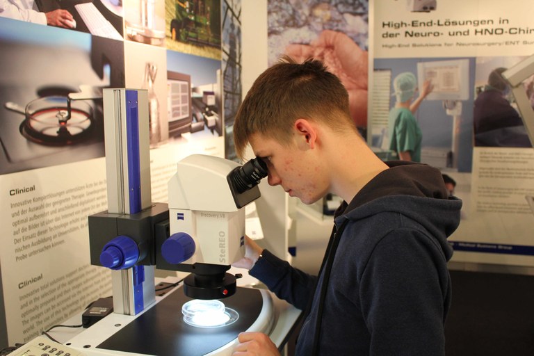 Besichtigung des Zeiss-Werks © DPG / Ritzkowski 2019 3 - Samuel Ritzkowski_2.JPG