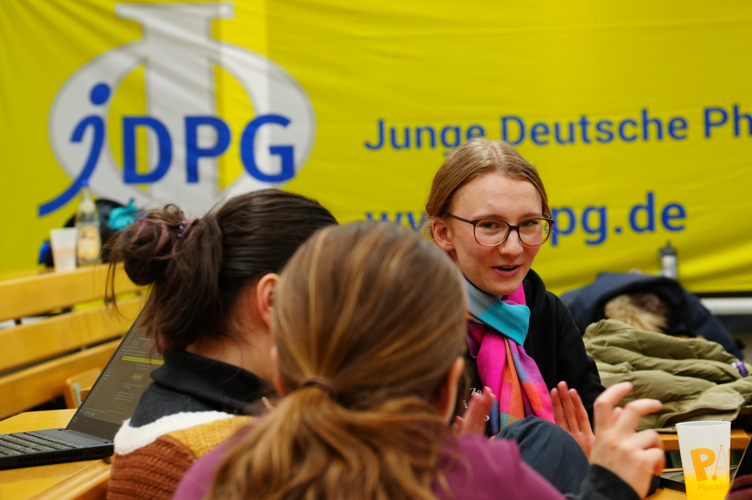 Diskussion über die kommende Bachelor-Arbeit © DPG / Ritzkowski 2024