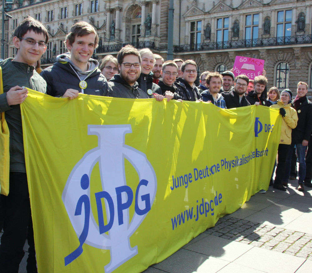 20170415-Christina-Nolte-Gruppenbild-March for Science-Hamburg-.jpg