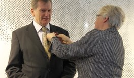 DPG-Vizepräsident Gerd Litfin mit Bundesverdienstkreuz 1. Klasse ausgezeichnet