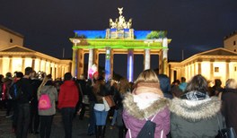 Berlin erstrahlt in internationalem Licht