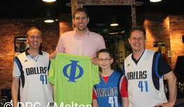 Trikottausch – PiA-Gewinner trifft Basketball-Superstar Dirk Nowitzki