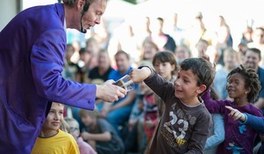 Highlights der Physik verwandeln Schlossplatz in öffentliches Labor