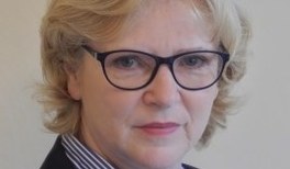 Christiane Götz-Sobel erhält Medaille für Naturwissenschaftliche Publizistik der DPG