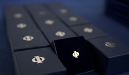 Der DPG-Lehrerpreis geht an zwei engagierte Lehrkräfte: An eine Physik-Lehrerin aus Berlin sowie an einen Physik-Lehrer aus Jülich