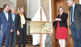 Ehemaliges physikalisches Institut der Universität Frankfurt als „EPS Historic Site“ ausgezeichnet