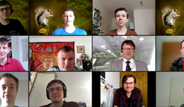 Eifrig rätselnde Physik-Studierende bereit für internationale Herausforderung