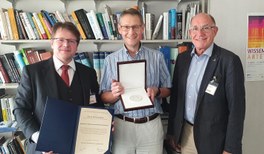 Übergabe der Medaille für naturwissenschaftliche Publizistik an Manfred Lindinger (F.A.Z.)