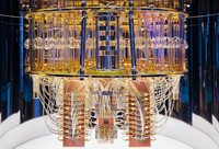 Ein solcher „Kronleuchter“ verbirgt sich hinter dem glänzenden Glas des IBM Quantum System One. 1698919405501-ca4aa541-01c4-4102-8c5d-21a24ece1e6b_1 - Kopie.png