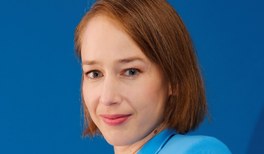 Sibylle Anderl von der Frankfurter Allgemeinen Zeitung erhält in diesem Jahr die Medaille für naturwissenschaftliche Publizistik der Deutschen Physikalischen Gesellschaft