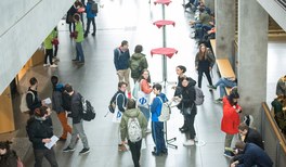 Freiburg empfängt 1.500 Forschende zum Austausch über Atome, Moleküle und Licht