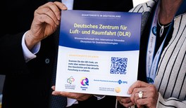 Quantenplakette_2_2025_05_12_copyright DLR_Alle Rechte vorbehalten_kl.jpg